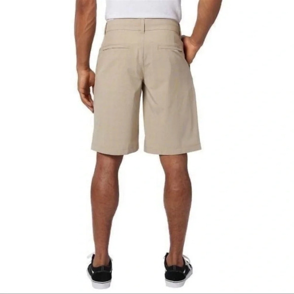 Hang Tan grey color Hybrid Shorts size 34 like new - Picture 4 of 15